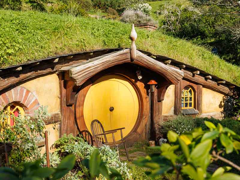 Vue d'une maison de Hobbit à Hobbiton, en Nouvelle-Zélande