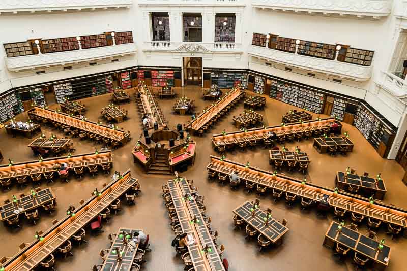 Vue intérieure de la bibliothèque de Melbourne en Australie