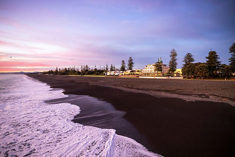 Vue de la plage de Napier au lever du soleil en Nouvelle-Zélande