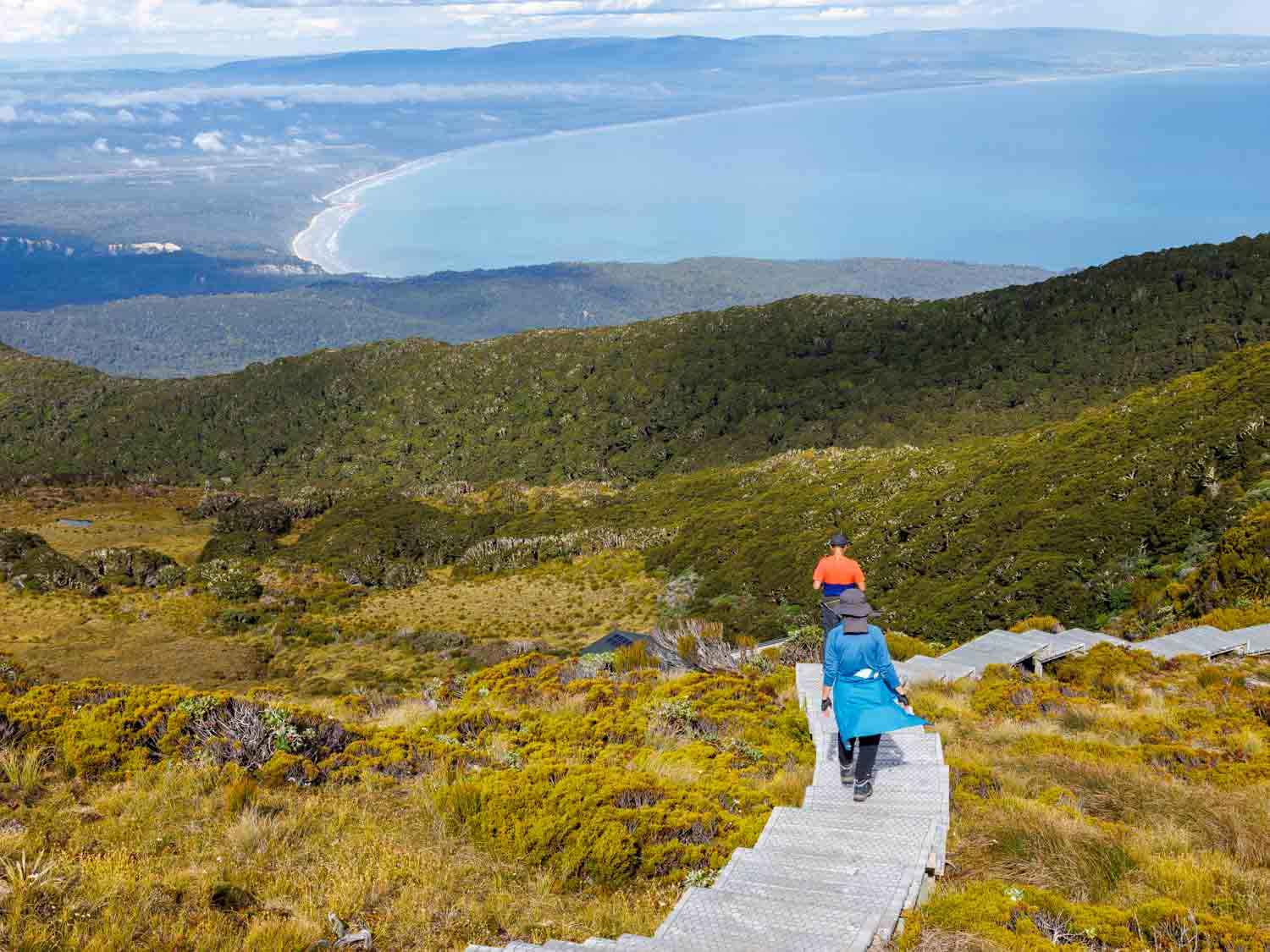 Randonneurs sur le Humpridge Track en Nouvelle-Zélande