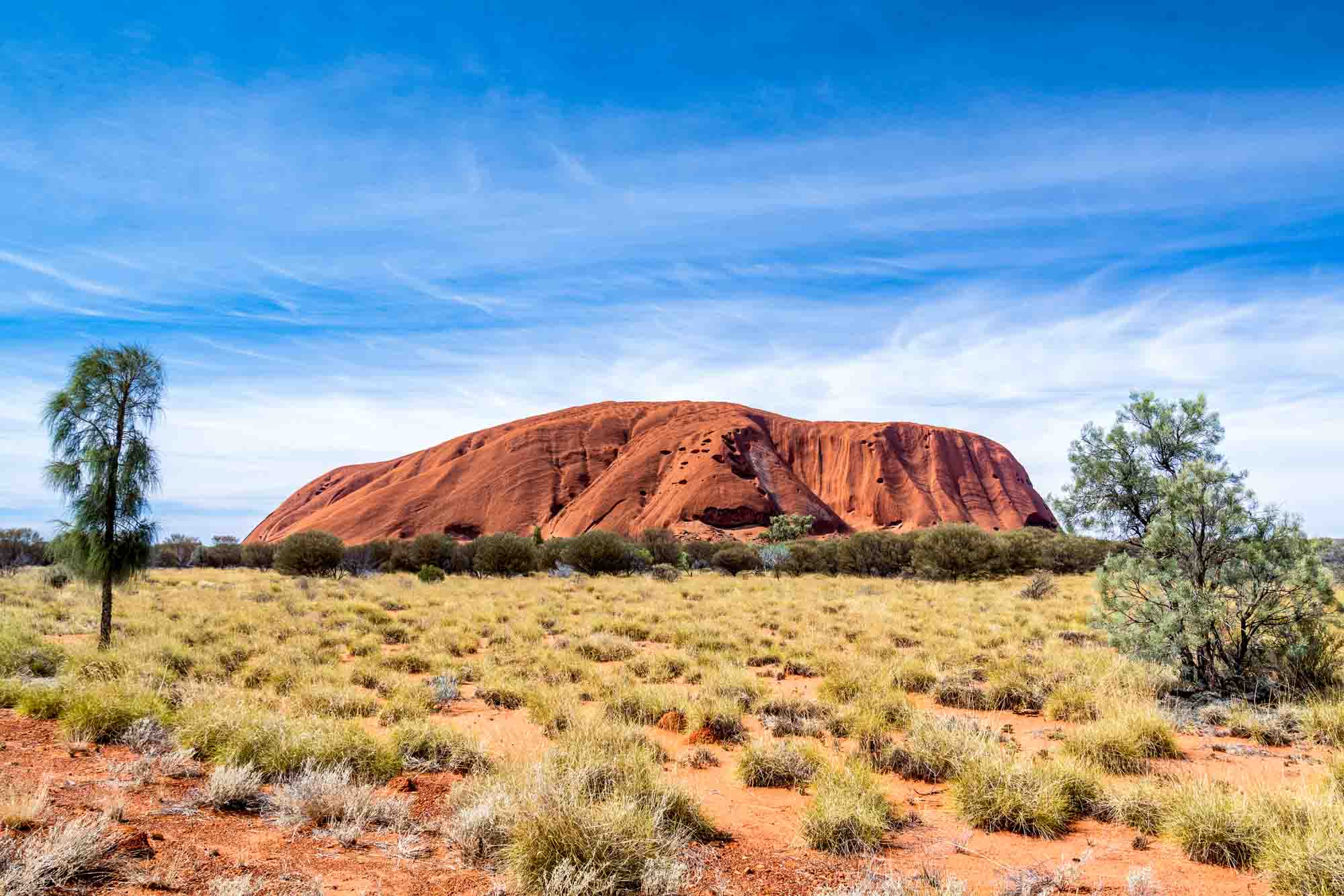 Rocher Uluru Ayers Rock et ciel bleu en Australie