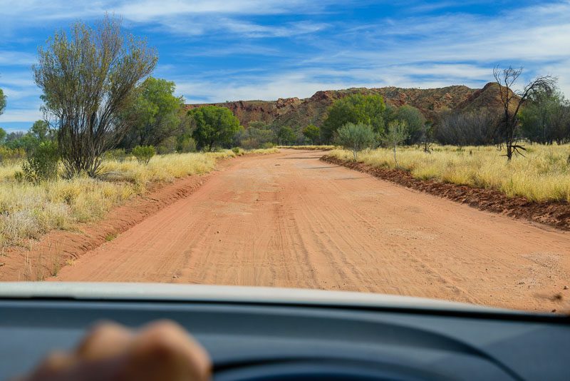 Piste rouge dans le centre de l'Australie