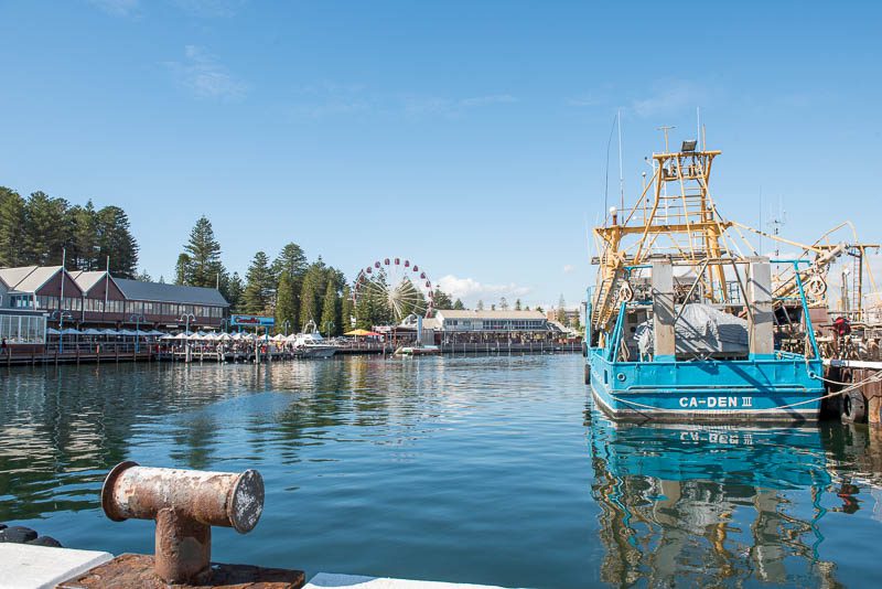 Port et bateau de pêche de Perth en Australie