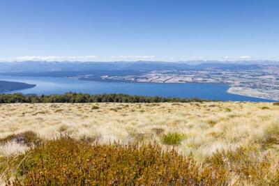 Vue sur le lac Te Anau depuis le Kepler Track en Nouvelle-Zélande